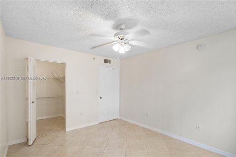 Condo in Coconut Creek, Florida, 3 bedrooms  № 2050190 - photo 22
