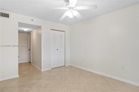 Condo in Coconut Creek, Florida, 3 bedrooms  № 2050190 - photo 13