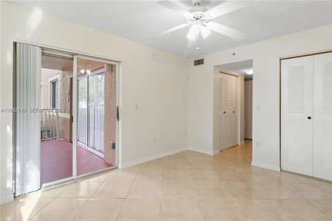 Condo in Coconut Creek, Florida, 3 bedrooms  № 2050190 - photo 15