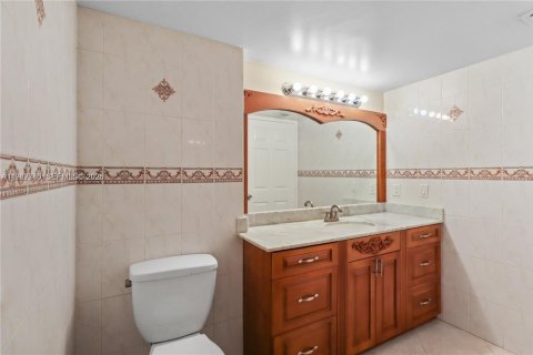 Condo in Coconut Creek, Florida, 3 bedrooms  № 2050190 - photo 19