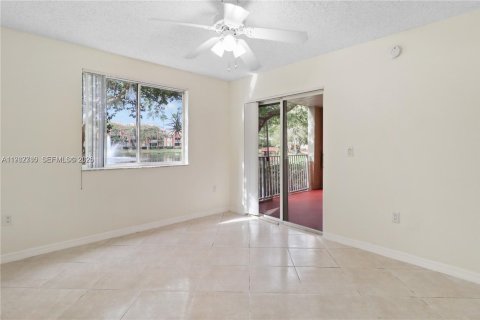 Condo in Coconut Creek, Florida, 3 bedrooms  № 2050190 - photo 16