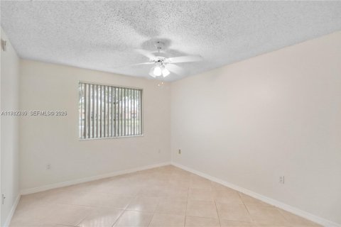 Condo in Coconut Creek, Florida, 3 bedrooms  № 2050190 - photo 21