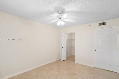 Condo in Coconut Creek, Florida, 3 bedrooms  № 2050190 - photo 25
