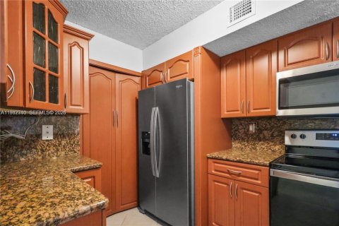 Condo in Coconut Creek, Florida, 3 bedrooms  № 2050190 - photo 9