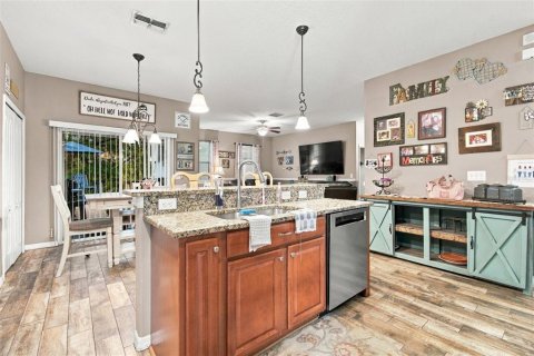 Casa en venta en Spring Hill, Florida, 5 dormitorios, 298.22 m2 № 2384087 - foto 13