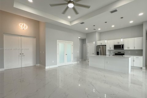 Villa ou maison à vendre à Lehigh Acres, Floride: 3 chambres, 159.51 m2 № 2025493 - photo 4