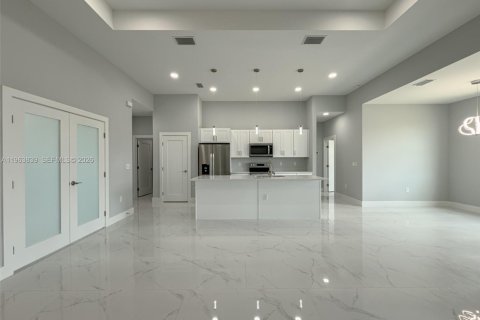 Villa ou maison à vendre à Lehigh Acres, Floride: 3 chambres, 159.51 m2 № 2025493 - photo 3