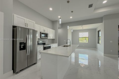 Villa ou maison à vendre à Lehigh Acres, Floride: 3 chambres, 159.51 m2 № 2025493 - photo 6