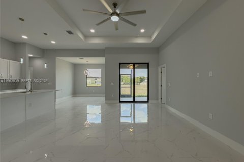 Villa ou maison à vendre à Lehigh Acres, Floride: 3 chambres, 159.51 m2 № 2025493 - photo 2