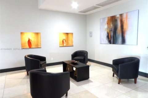 Купить кондоминиум в Майами, Флорида 1 спальня, 79.9м2, № 2005479 - фото 12