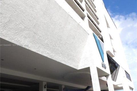 Купить кондоминиум в Майами, Флорида 1 спальня, 79.9м2, № 2005479 - фото 20