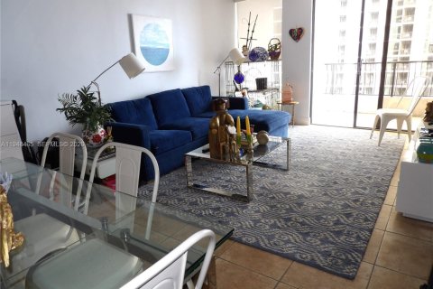 Купить кондоминиум в Майами, Флорида 1 спальня, 79.9м2, № 2005479 - фото 3