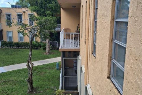 Copropriété à vendre à Miami, Floride: 3 chambres, 117.24 m2 № 1890858 - photo 1