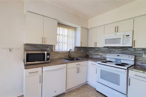 Купить виллу или дом в Майами, Флорида 3 спальни, 119.38м2, № 1996108 - фото 10