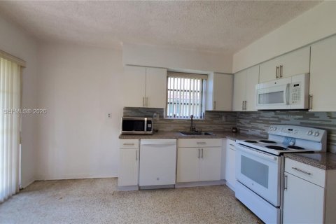 Купить виллу или дом в Майами, Флорида 3 спальни, 119.38м2, № 1996108 - фото 9