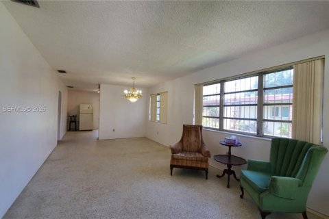 Купить виллу или дом в Майами, Флорида 3 спальни, 119.38м2, № 1996108 - фото 2