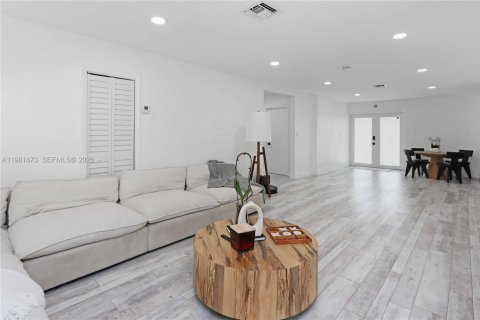 Купить виллу или дом в Холливуд, Флорида 3 спальни, 115.57м2, № 2043693 - фото 12