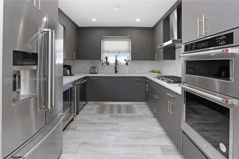 Купить виллу или дом в Холливуд, Флорида 3 спальни, 115.57м2, № 2043693 - фото 2