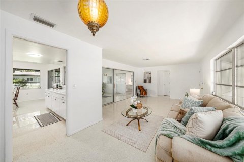 House in Clearwater, Florida 2 bedrooms, 136.47 sq.m. № 1885141 - photo 9