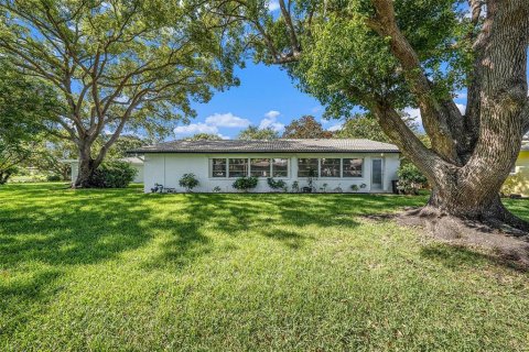 House in Clearwater, Florida 2 bedrooms, 136.47 sq.m. № 1885141 - photo 25