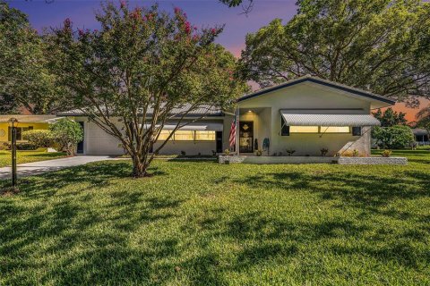 House in Clearwater, Florida 2 bedrooms, 136.47 sq.m. № 1885141 - photo 1