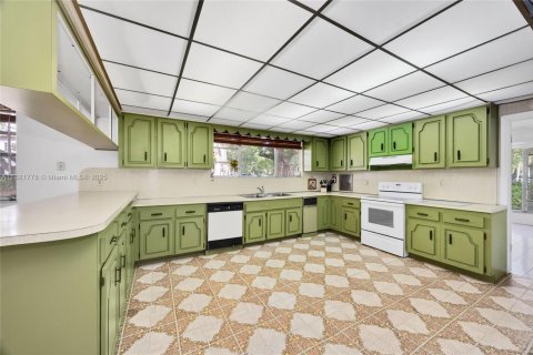 Купить виллу или дом в Корал-Гейблс, Флорида 5 спален, 358.88м2, № 1925389 - фото 20