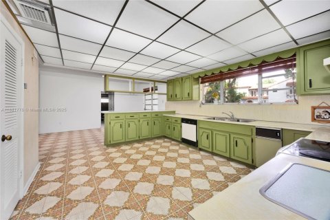 Купить виллу или дом в Корал-Гейблс, Флорида 5 спален, 358.88м2, № 1925389 - фото 21