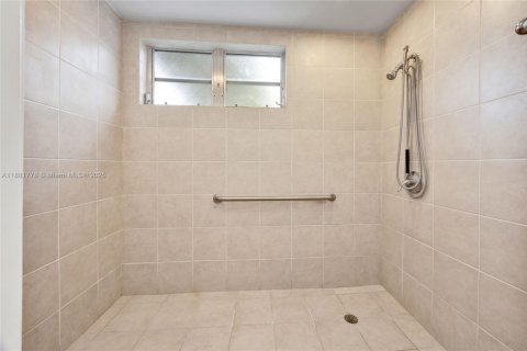 Купить виллу или дом в Корал-Гейблс, Флорида 5 спален, 358.88м2, № 1925389 - фото 29