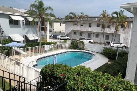 Condo in Hollywood, Florida, 2 bedrooms  № 1880138 - photo 4
