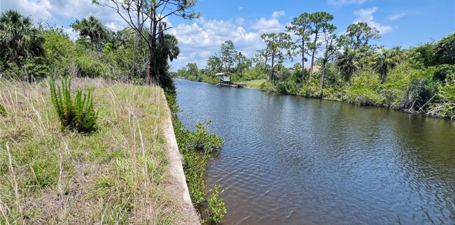 Land in Port Charlotte, Florida № 1687904