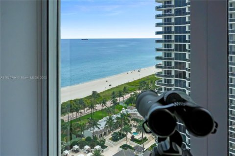Condo in Miami Beach, Florida, 2 bedrooms  № 1926895 - photo 8
