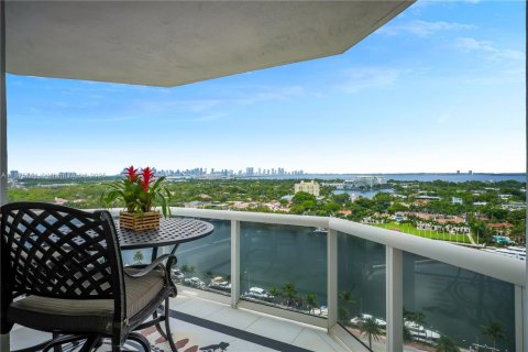 Condo in Miami Beach, Florida, 2 bedrooms  № 1926895 - photo 7