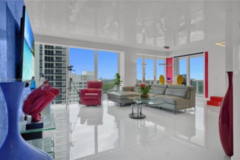 Condo in Miami Beach, Florida, 2 bedrooms  № 1926895 - photo 10