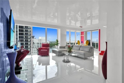 Condo in Miami Beach, Florida, 2 bedrooms  № 1926895 - photo 13