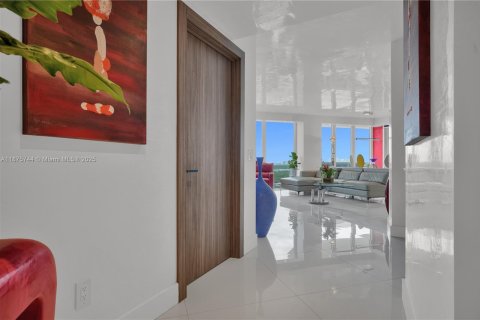 Condo in Miami Beach, Florida, 2 bedrooms  № 1926895 - photo 6