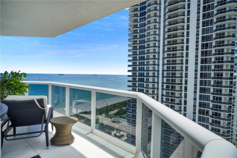 Condo in Miami Beach, Florida, 2 bedrooms  № 1926895 - photo 3