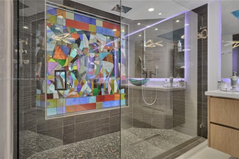 Condo in Miami Beach, Florida, 2 bedrooms  № 1926895 - photo 29