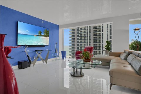 Condo in Miami Beach, Florida, 2 bedrooms  № 1926895 - photo 22
