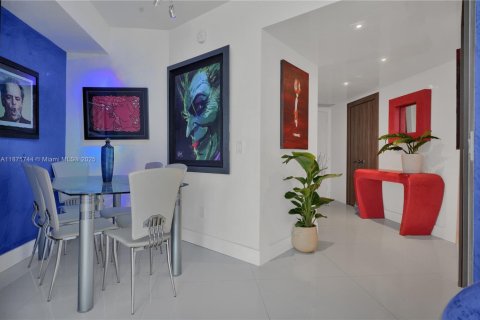Condo in Miami Beach, Florida, 2 bedrooms  № 1926895 - photo 9
