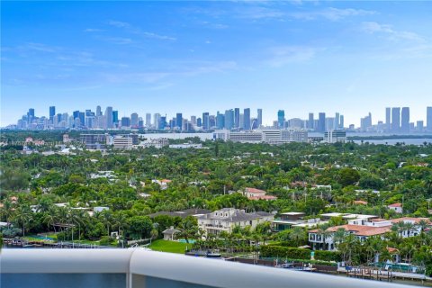 Condo in Miami Beach, Florida, 2 bedrooms  № 1926895 - photo 17