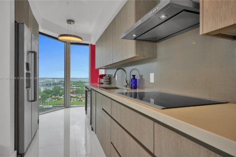 Condo in Miami Beach, Florida, 2 bedrooms  № 1926895 - photo 20