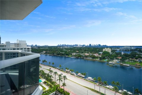 Condo in Miami Beach, Florida, 2 bedrooms  № 1926895 - photo 16