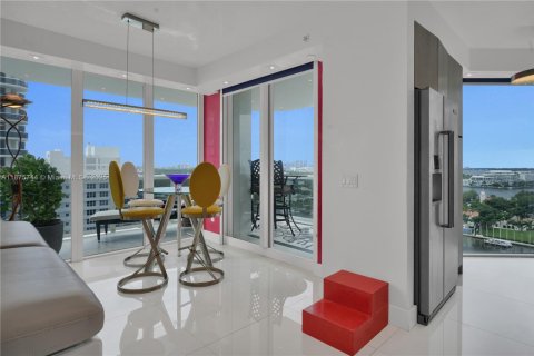 Condo in Miami Beach, Florida, 2 bedrooms  № 1926895 - photo 21