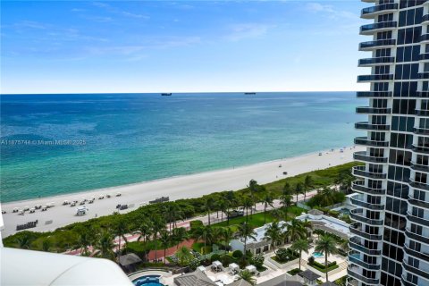 Condo in Miami Beach, Florida, 2 bedrooms  № 1926895 - photo 14