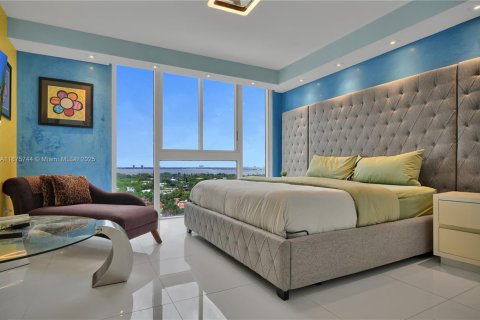 Condo in Miami Beach, Florida, 2 bedrooms  № 1926895 - photo 25
