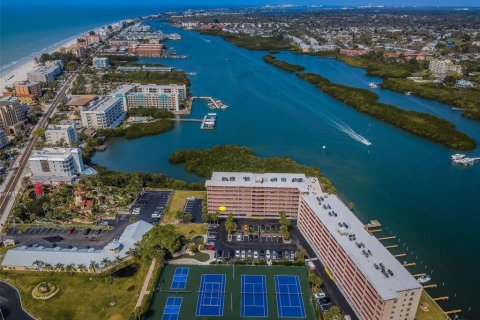Condo à Indian Shores, Floride, 2 chambres  № 2221258