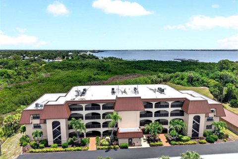 Condominio en Punta Gorda, Florida, 2 dormitorios  № 2101378