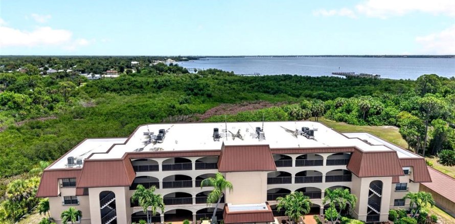Condominio en Punta Gorda, Florida, 2 dormitorios № 2101378