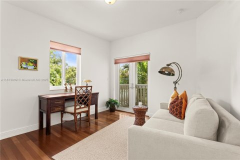 Adosado en venta en Miami, Florida, 3 dormitorios, 197.7 m2 № 1992135 - foto 22