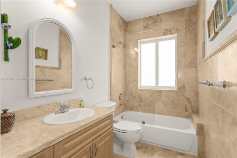 Adosado en venta en Miami, Florida, 3 dormitorios, 197.7 m2 № 1992135 - foto 21